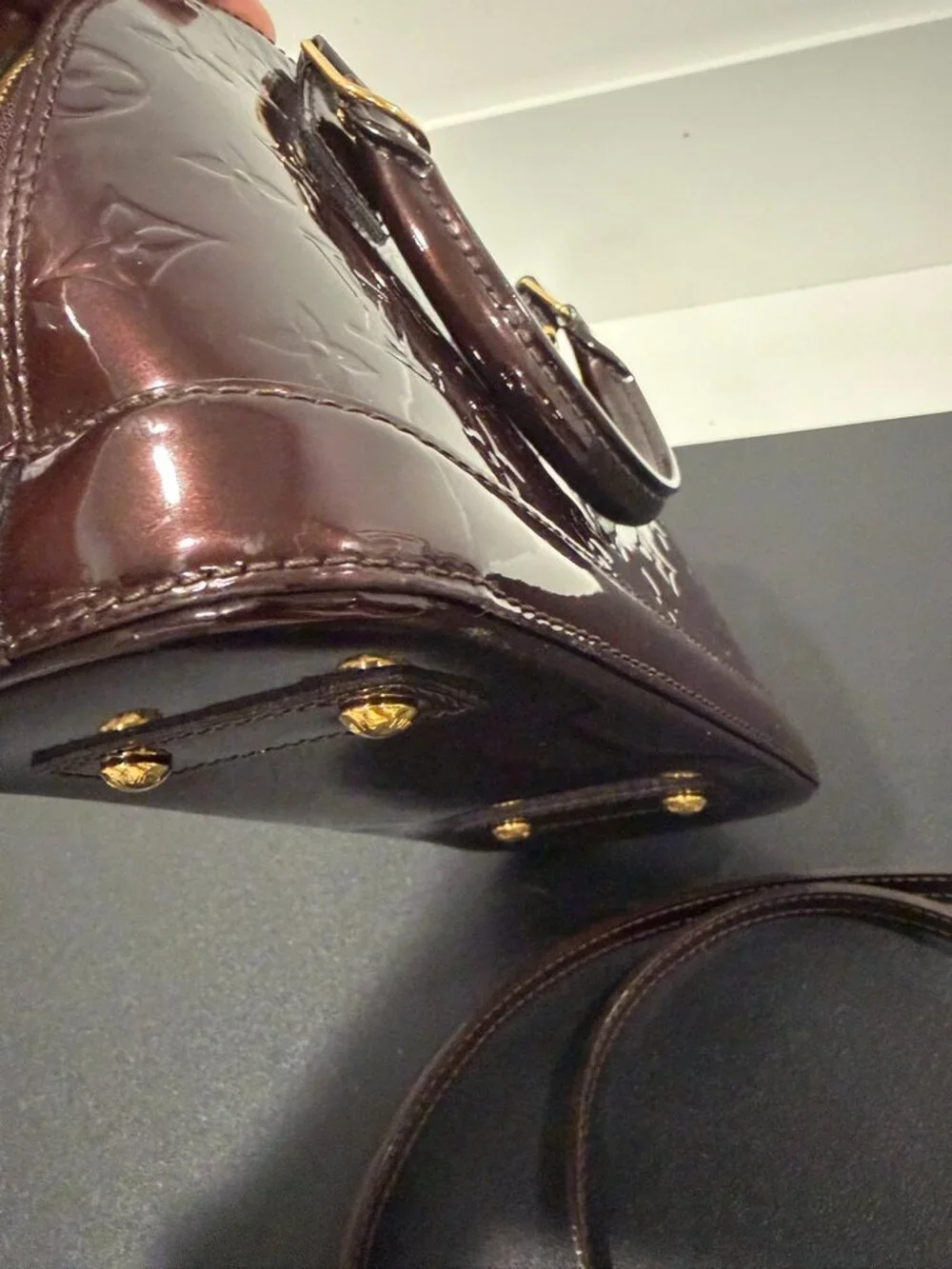 Louis Vuitton Alma BB Patent Leather Handbag (JB1507)